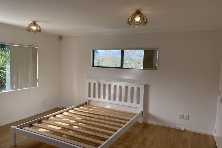 Photo of property in 1/4 Mossop Rise, Glenfield, Auckland, 0629