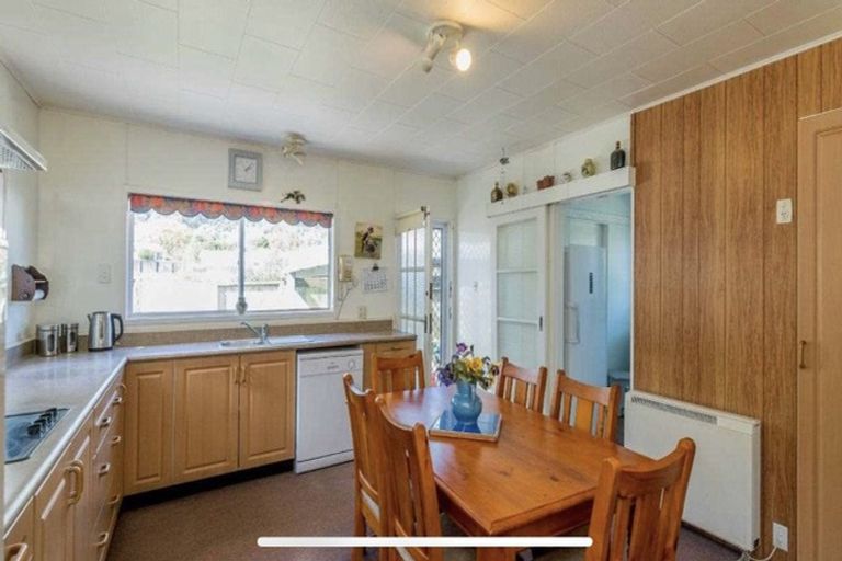 Photo of property in 18 Utauta Street, Waikanae, 5036
