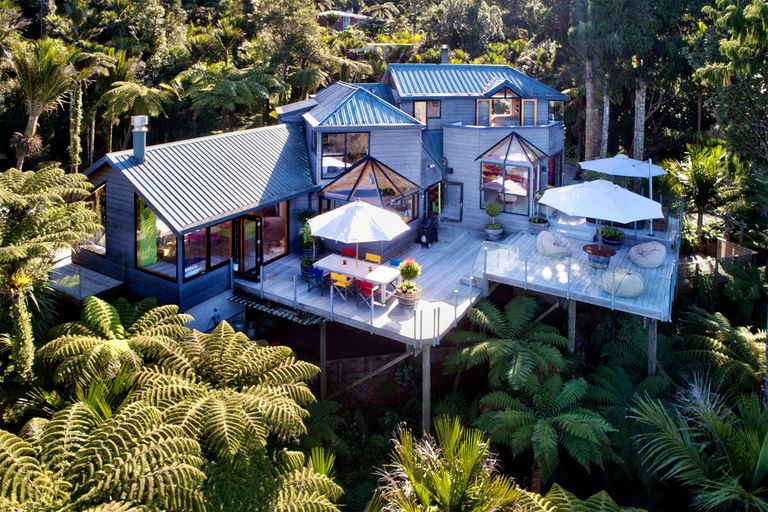 Photo of property in 234 Scenic Drive, Titirangi, Auckland, 0604