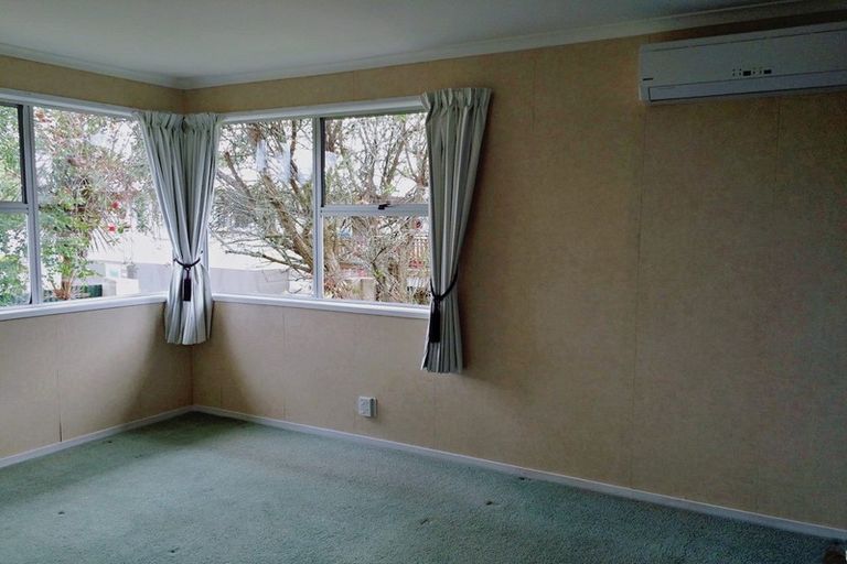 Photo of property in 149 Beach Haven Road, Beach Haven, Auckland, 0626