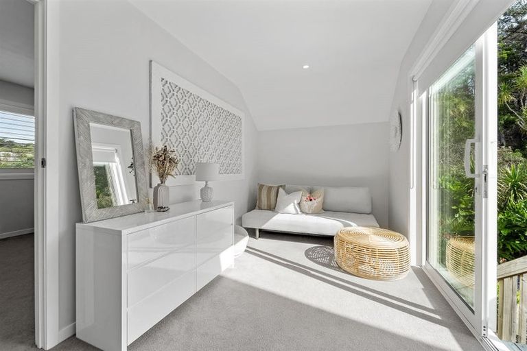 Photo of property in 18b Hobbs Road, Matakatia, Whangaparaoa, 0930