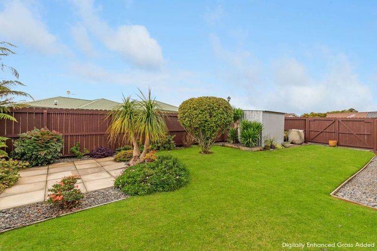 Photo of property in 81 Riverside Drive, Waiuku, 2123