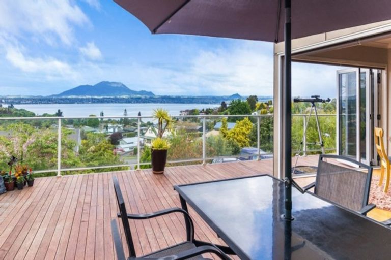 Photo of property in 33 Shera Street, Acacia Bay, Taupo, 3330