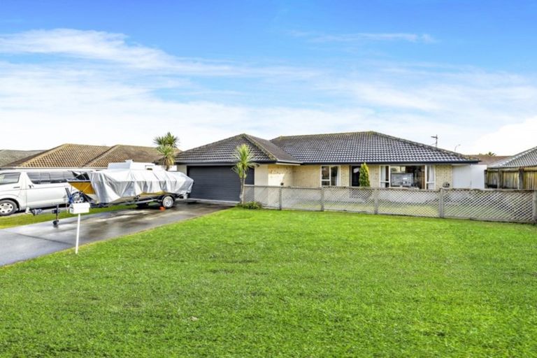 Photo of property in 23 Robin Brooke Drive, Flat Bush, Auckland, 2019