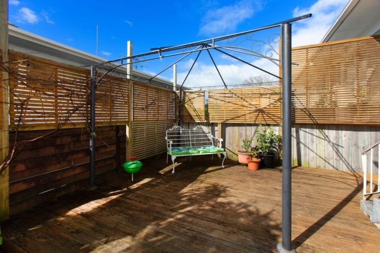 Photo of property in 1/34 Ocean View Road, Northcote, Auckland, 0627