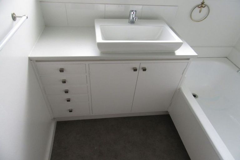 Photo of property in 2/96 Hinau Street, Riccarton, Christchurch, 8041