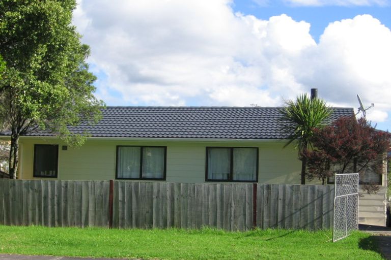 Photo of property in 31 Adam Sunde Place, Glen Eden, Auckland, 0602