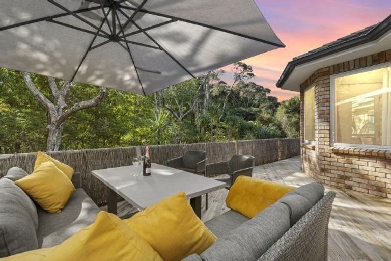 Photo of property in 16 Kunzea Place, Greenhithe, Auckland, 0632