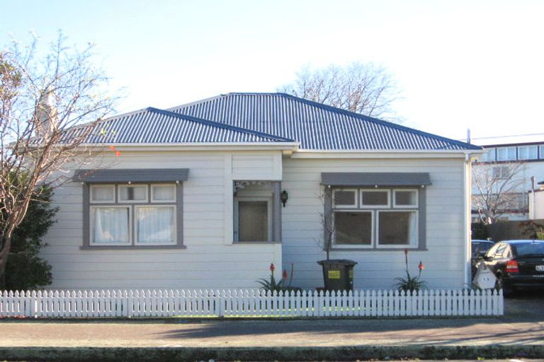 Photo of property in 15 Edgeware Road, Palmerston North, 4410