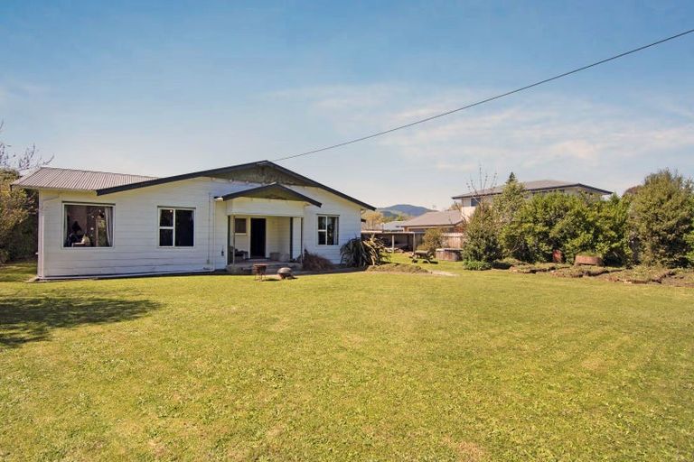 Photo of property in 176 Commercial Street, Takaka, 7110
