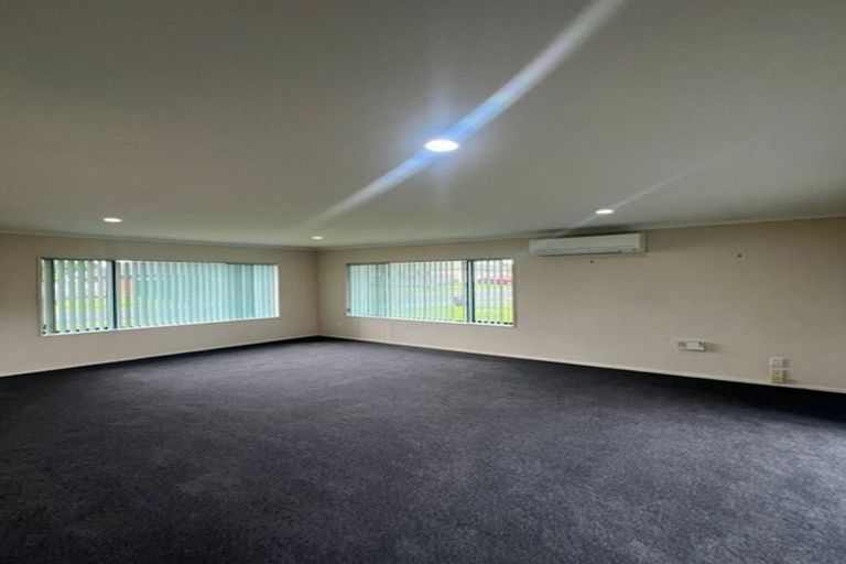 Photo of property in 3 Nephin Place, East Tamaki Heights, Auckland, 2016