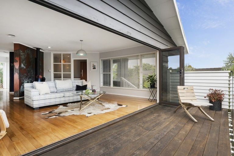 Photo of property in 97 Wallace Road, Mangere Bridge, Auckland, 2022