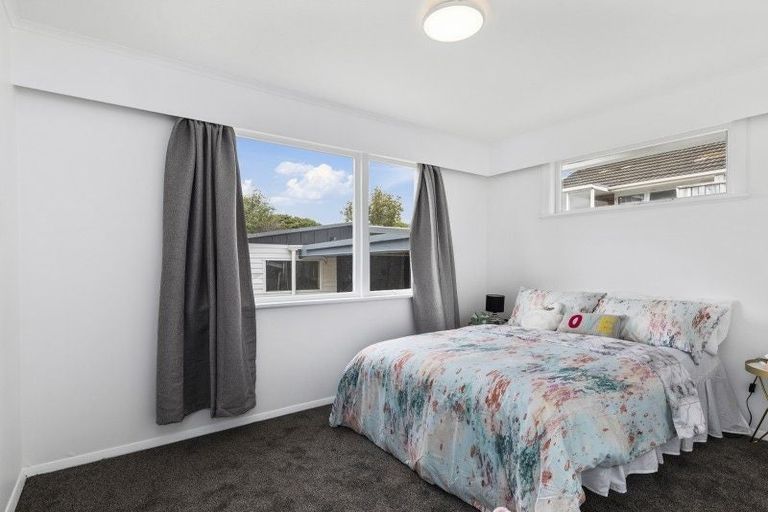 Photo of property in 42 Kashmir Avenue, Clouston Park, Upper Hutt, 5018