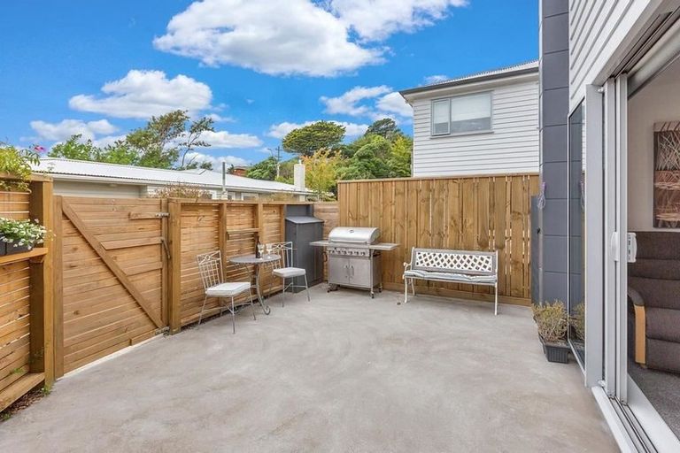 Photo of property in 23c Hinau Street, Tawa, Wellington, 5028