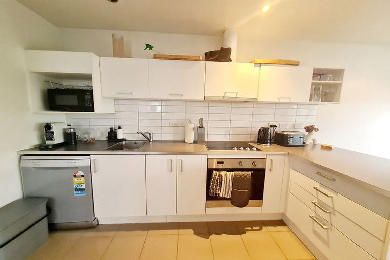 Photo of property in 1e/60 Masons Road, Oteha, Auckland, 0632