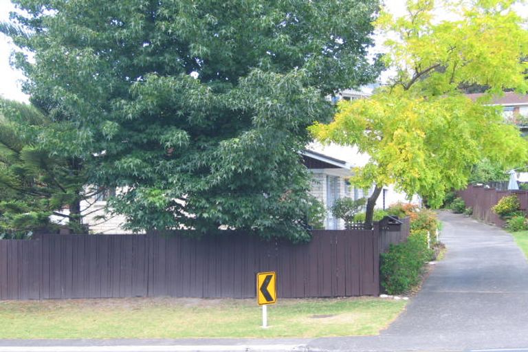 Photo of property in 2/47 Bentley Avenue, Glenfield, Auckland, 0629