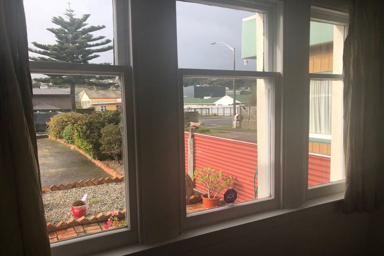 Photo of property in 68 Main Road, Titahi Bay, Porirua, 5022