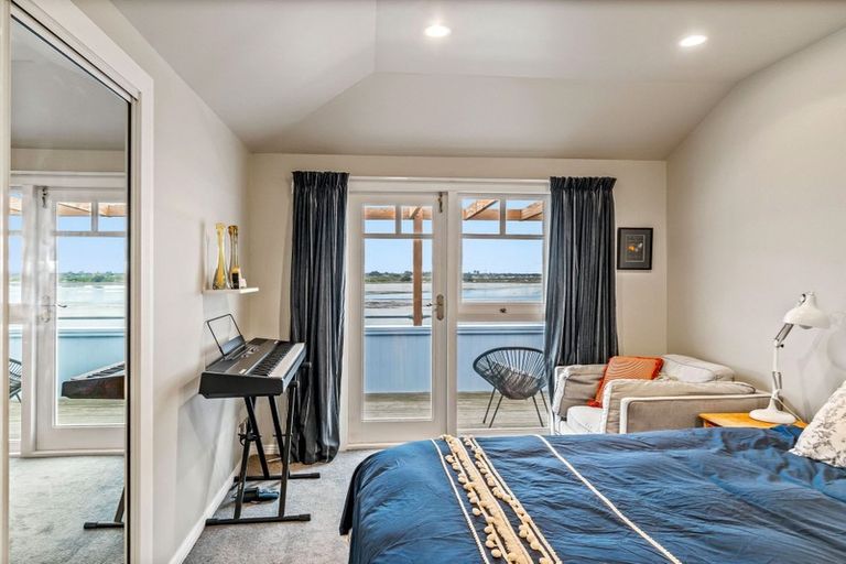 Photo of property in 28 Main Road, Mount Pleasant, Christchurch, 8081