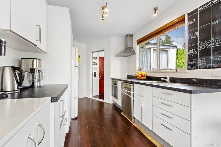 Photo of property in 2 Longreach Drive, Sunnyvale, Auckland, 0612