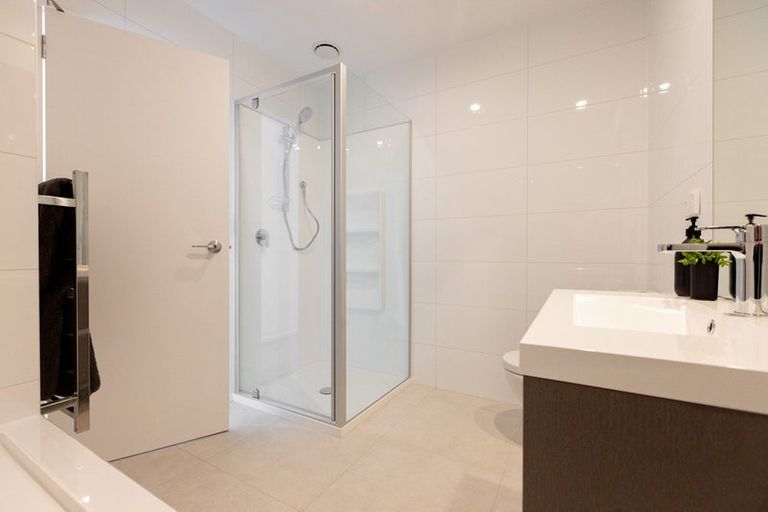 Photo of property in 1 Harlow Crescent, Glen Innes, Auckland, 1072