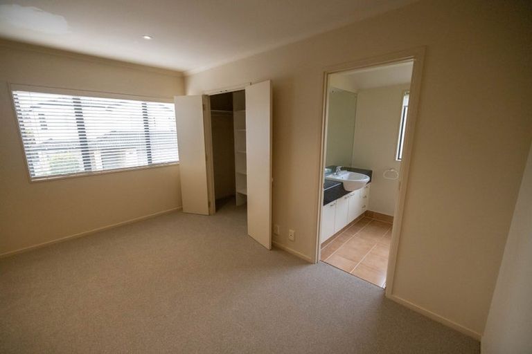 Photo of property in 45d Redoubt Road, Goodwood Heights, Auckland, 2105