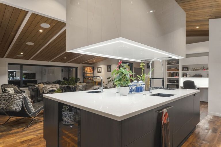 Photo of property in 34 Hebron Road, Waiake, Auckland, 0630