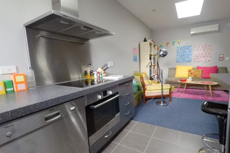 Photo of property in 5/35 Home Street, Mount Victoria, Wellington, 6011