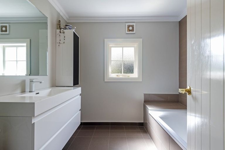 Photo of property in 375 No 1 Line, Longburn, Palmerston North, 4475