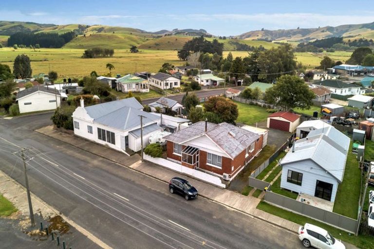 Photo of property in 10 Saunders Street, Owaka, 9535