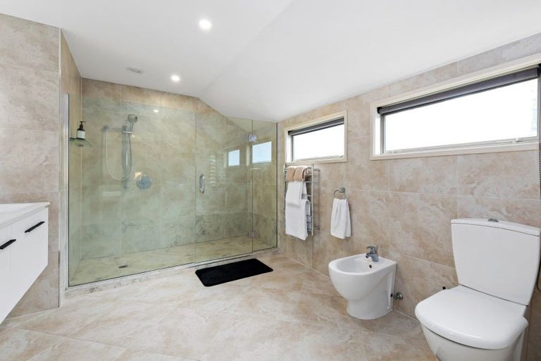 Photo of property in 5 Oakford Park Crescent, Greenhithe, Auckland, 0632