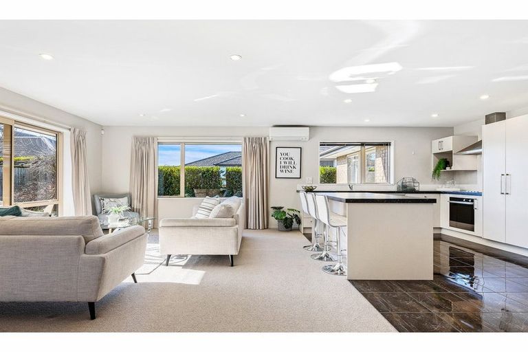 Photo of property in 10 Oakdene Place, Halswell, Christchurch, 8025