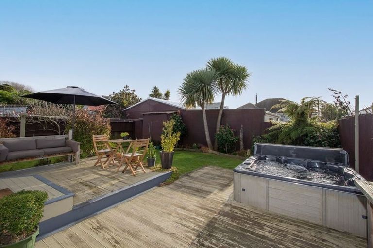 Photo of property in 56 Effingham Street, North New Brighton, Christchurch, 8083