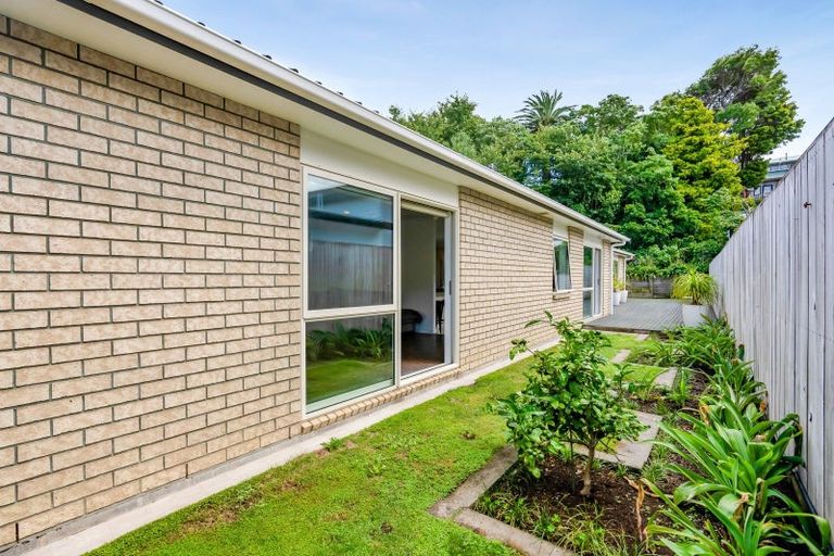 Photo of property in 24 Moulton Street, Moturoa, New Plymouth, 4310