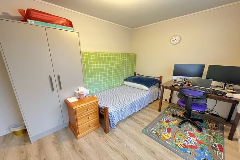 Photo of property in 2/40 Sutton Crescent, Papakura, 2110