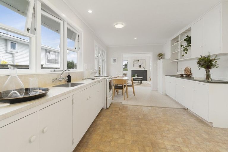 Photo of property in 3a Harding Avenue, Te Atatu South, Auckland, 0610