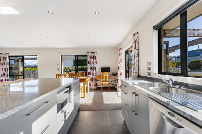 Photo of property in 27 Farrant Drive, Wanaka, 9305