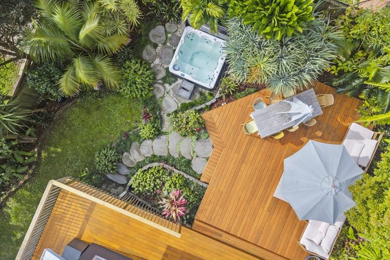 Photo of property in 1/26 Nor'east Drive, Northcross, Auckland, 0632
