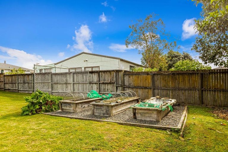 Photo of property in 46 Woodford Avenue, Henderson, Auckland, 0610