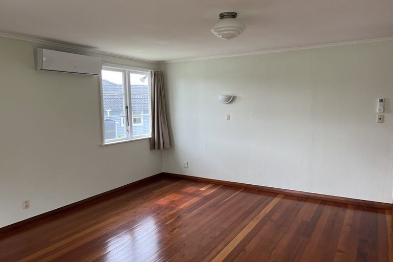 Photo of property in 105 Lake Road, Northcote, Auckland, 0627