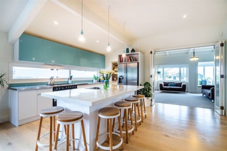 Photo of property in 27 Merani Street, Narrow Neck, Auckland, 0622