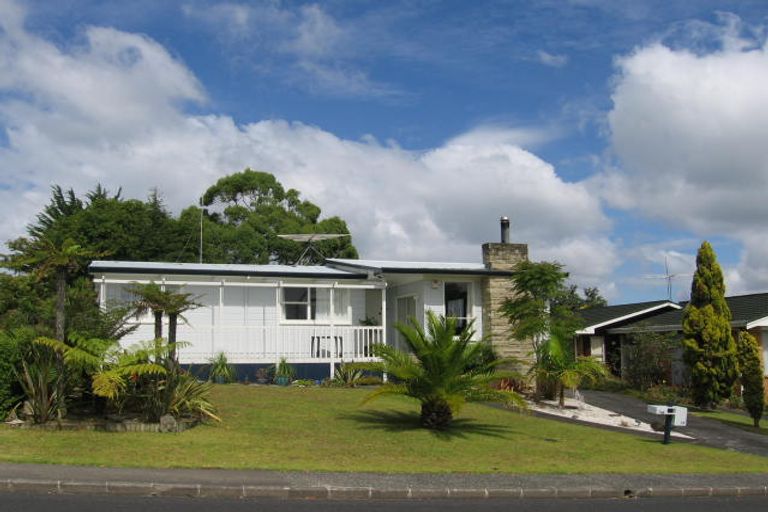 Photo of property in 34 Blakeborough Drive, Forrest Hill, Auckland, 0620