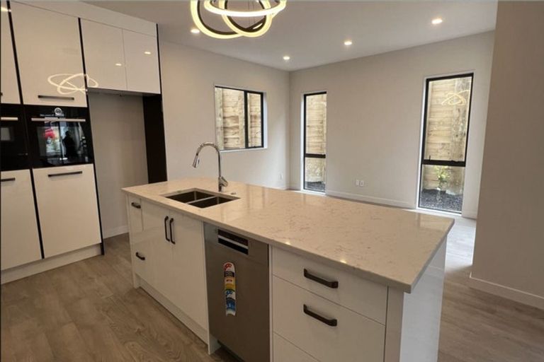 Photo of property in 11 Carberry Lane, Pinehill, Auckland, 0632