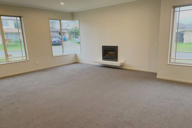Photo of property in 16 Speyside Crescent, Flat Bush, Auckland, 2016