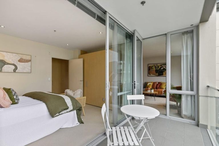 Photo of property in Sanctum Apartments, 32/10a Ebor Street, Te Aro, Wellington, 6011