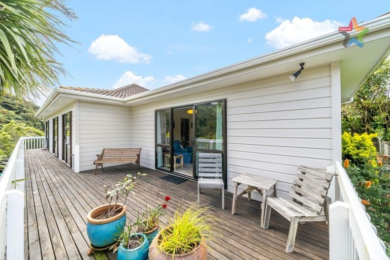Photo of property in 42 Matuhi Street, Tirohanga, Lower Hutt, 5010