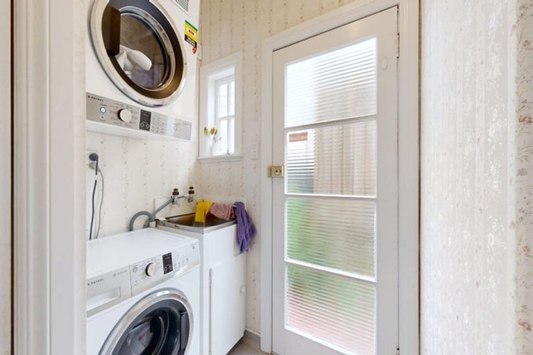 Photo of property in 31 Maarama Crescent, Aro Valley, Wellington, 6021