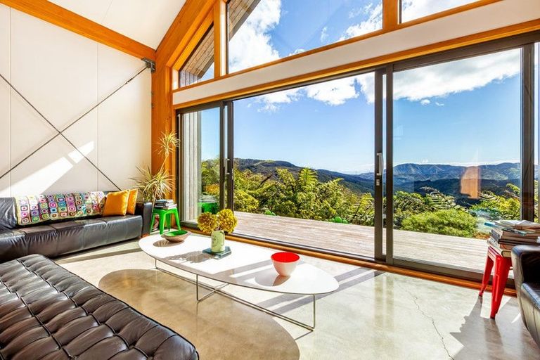 Photo of property in 80 Southernthread Road, Brooklyn, Wellington, 6021