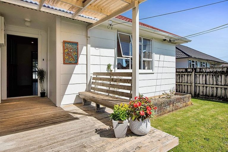 Photo of property in 62 Lismore Street, Merrilands, New Plymouth, 4312