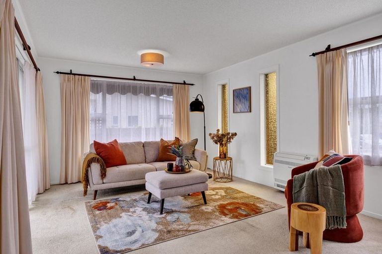 Photo of property in 53 Manu Crescent, Upper Vogeltown, New Plymouth, 4310