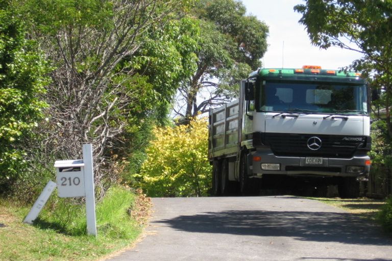 Photo of property in 210a Rangatira Road, Beach Haven, Auckland, 0626